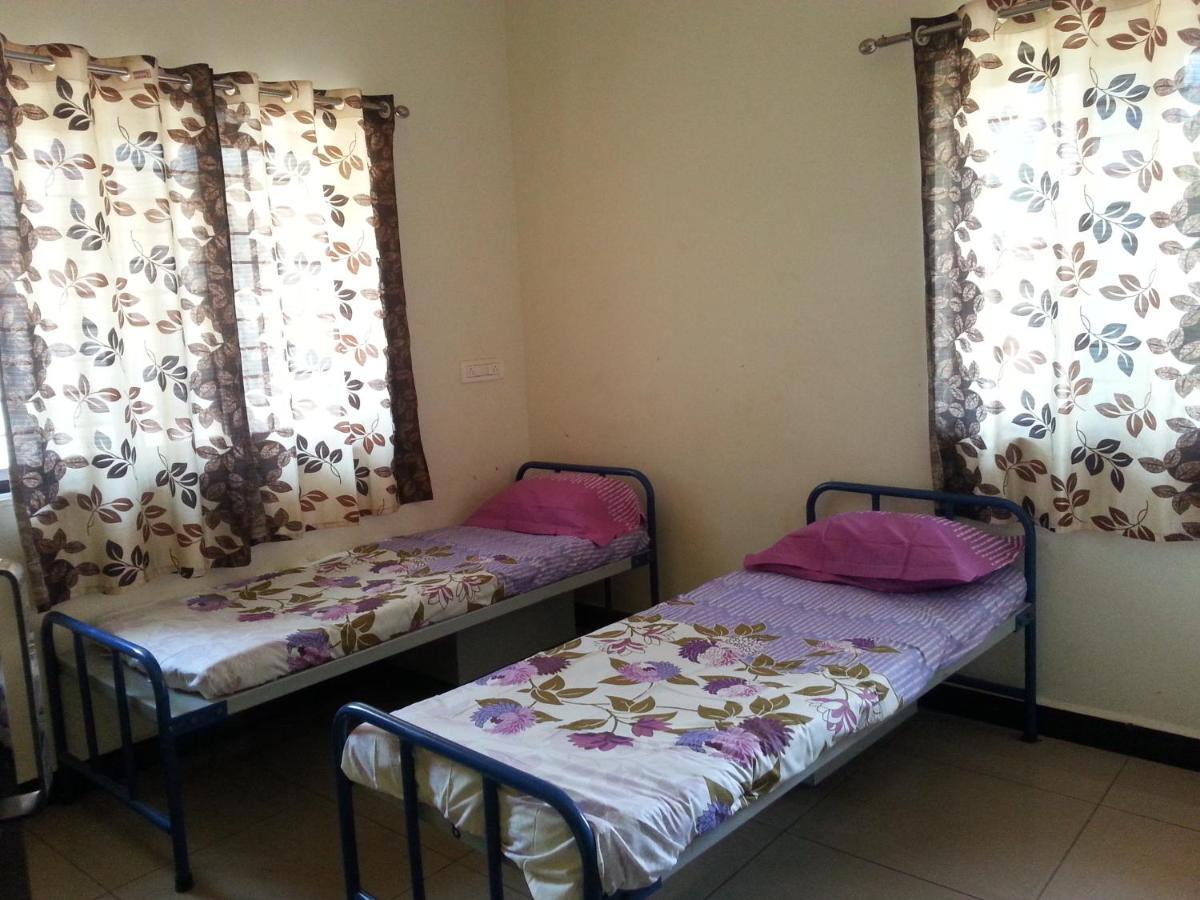 Nisarga Men'S Pg Hostel Дарвад Екстериор снимка