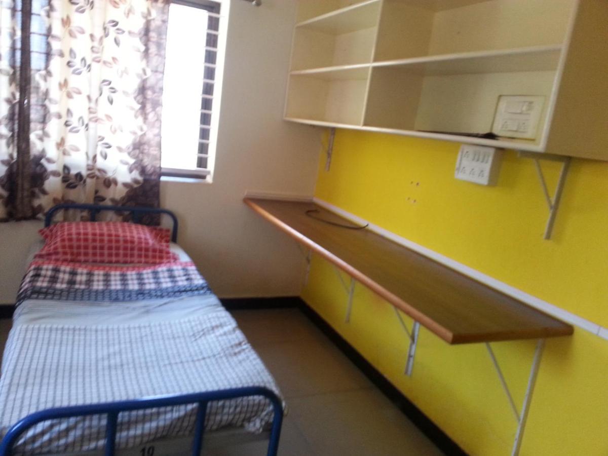 Nisarga Men'S Pg Hostel Дарвад Екстериор снимка